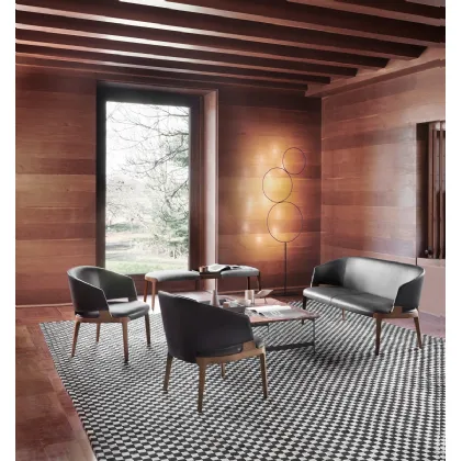 Poltrona Velis PLA in pelle con base in legno massello di Potocco