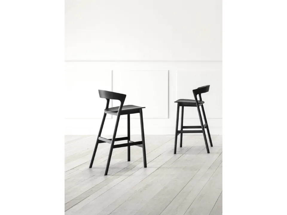 Sgabello in legno laccato Edith Stool di TrabA'