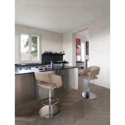Sgabello Jolly in pelle con base centrale girevole di Potocco