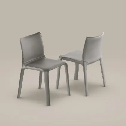 Sedia Kagura interamente rivestita in cuoio di Bonaldo
