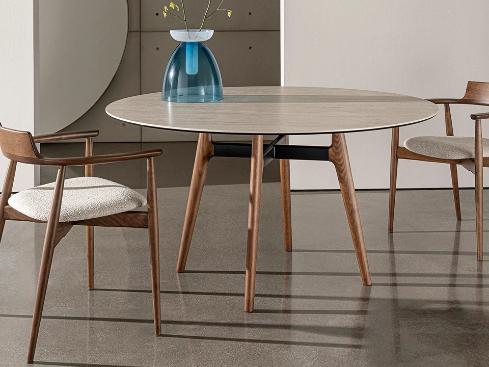 Sedia Xenial in legno con seduta imbottita di Sovet