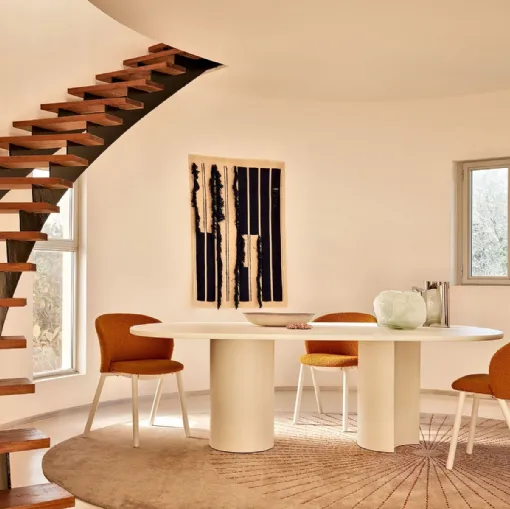 Tavolo Bol con top in MDF laccato opaco e basi in poliuretano di Zanotta
