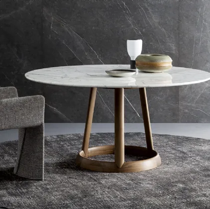 Tavolo rotondo Greeny con top in marmo e base in legno di Bonaldo