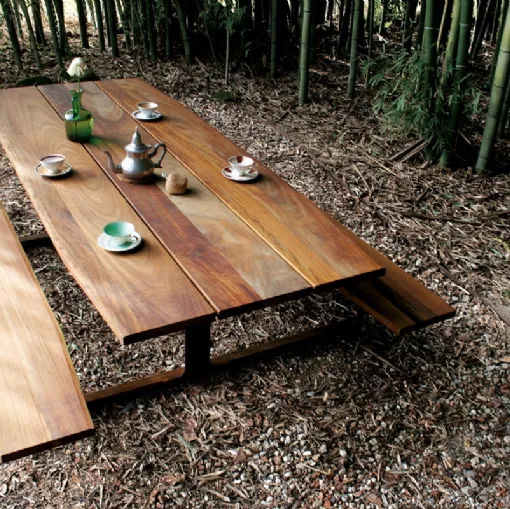 Tavolooutdoor con top in legno massiccio iroko e telaio in acciaio corten Hammer di Extendo