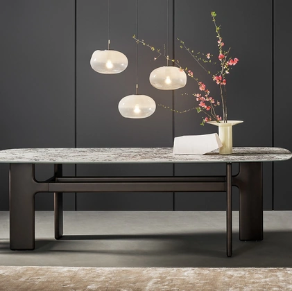 Tavolo Hippos con top in ceramica di Bonaldo