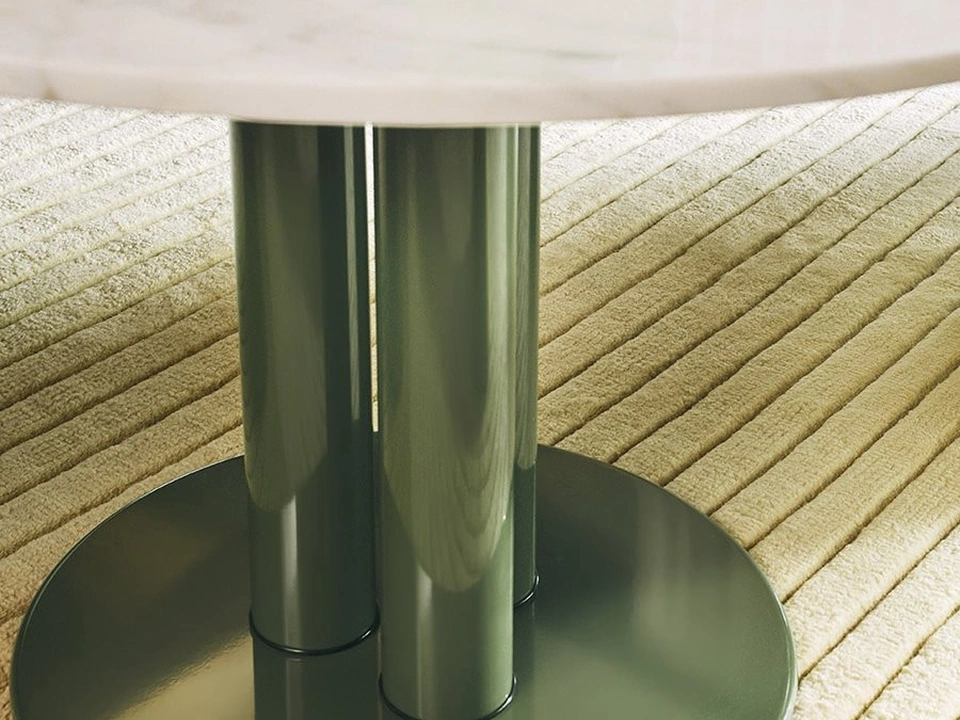 Tavolo Marcuso-2531-2533 con top in marmo di Zanotta