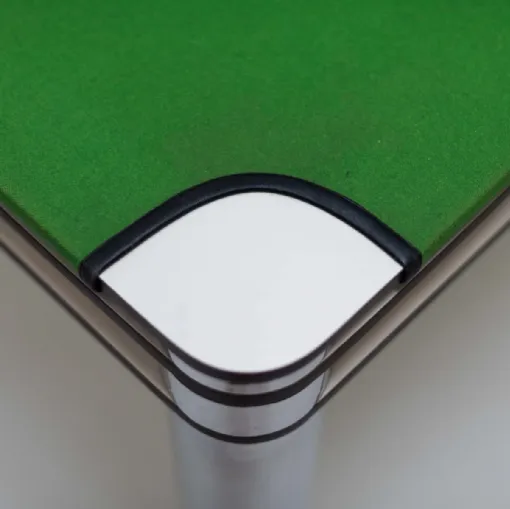 Tavolo Poker con top in laminato ricoperto da un panno verde e gambe in acciaio di Zanotta