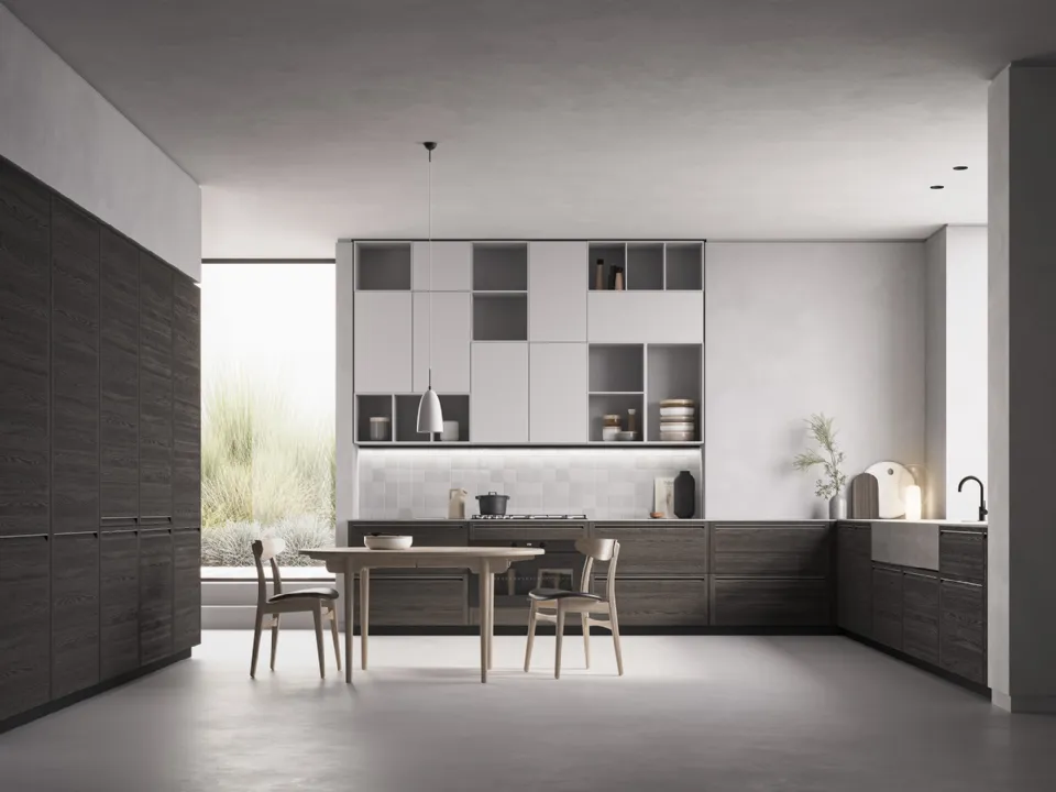 Cucina Moderna angolare M2 Memo in essenza Olmo Grigio e laccato opaco Efeso con top in Laminam Pietra di Savoia Grigia Bocciardata di Meson's Cucine