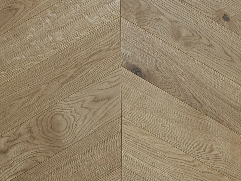 Parquet Floor City Line Natural Large Chevron in essenza rovere di Giacobazzi