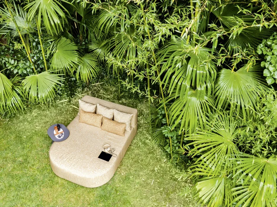 Divano Divano Belt Daybed Compact in tessuto imbottito di Varaschin 