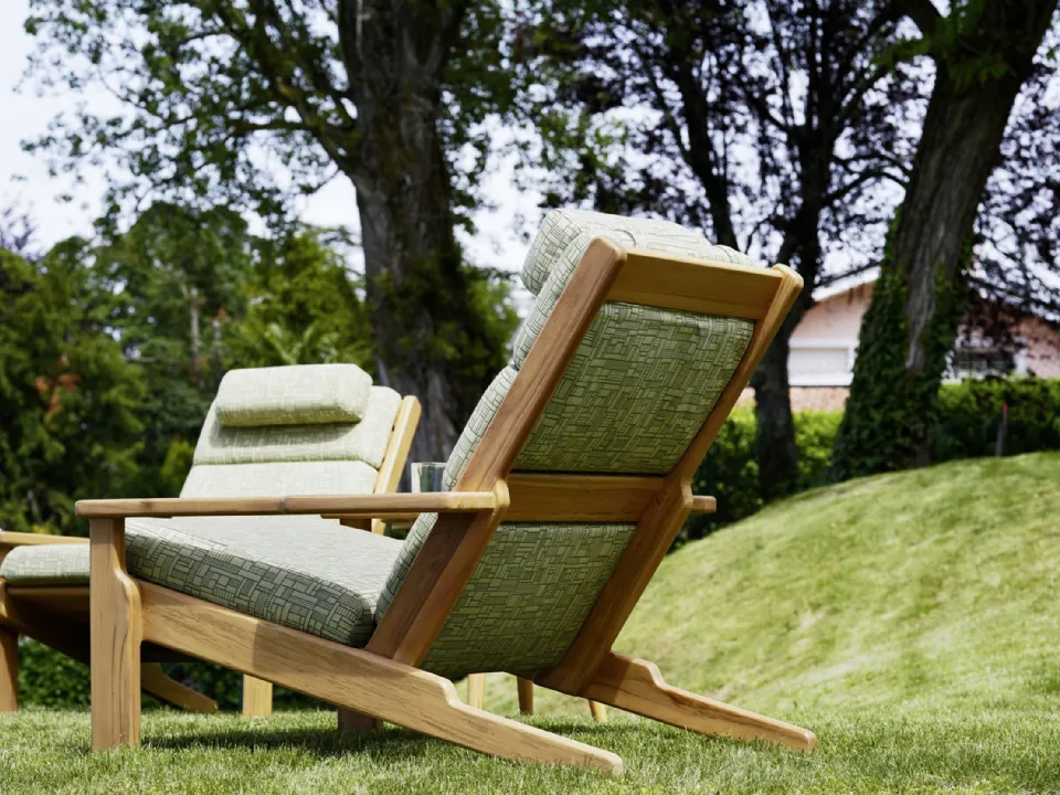 Poltrona Bali Bergère in massello di Teak e tessuto imbottito di Varaschin